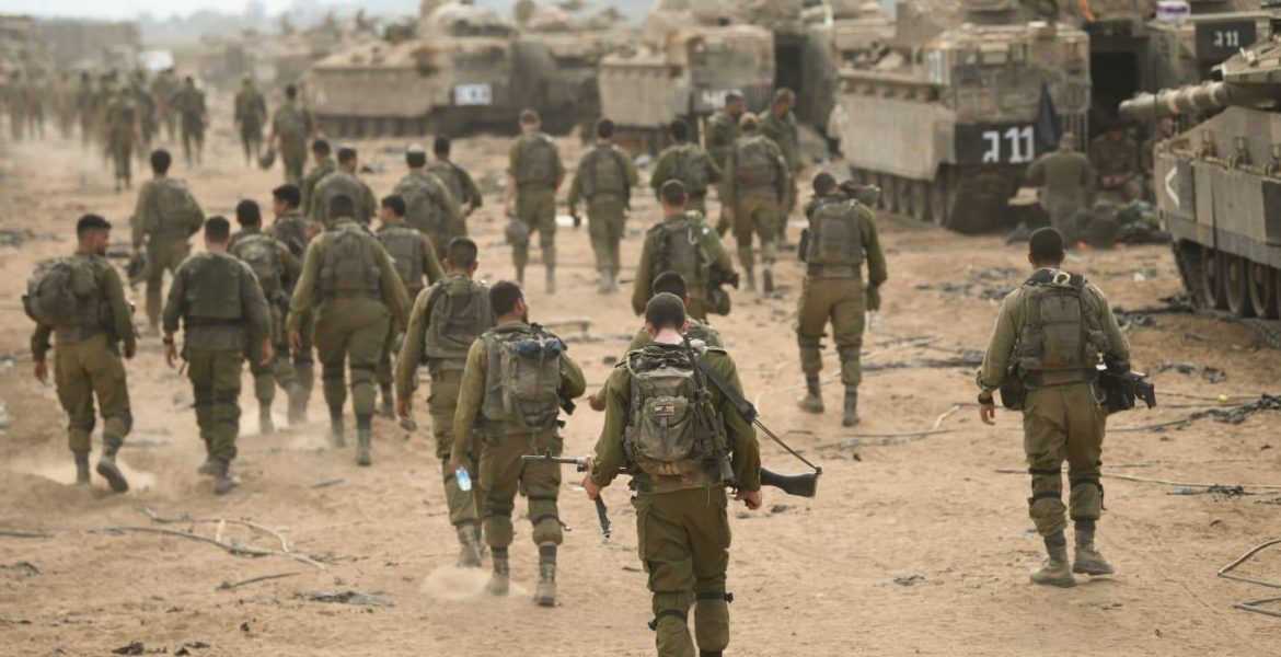 عناصر من جيش الاحتلال الإسرائيلي في غزة/ رويترز